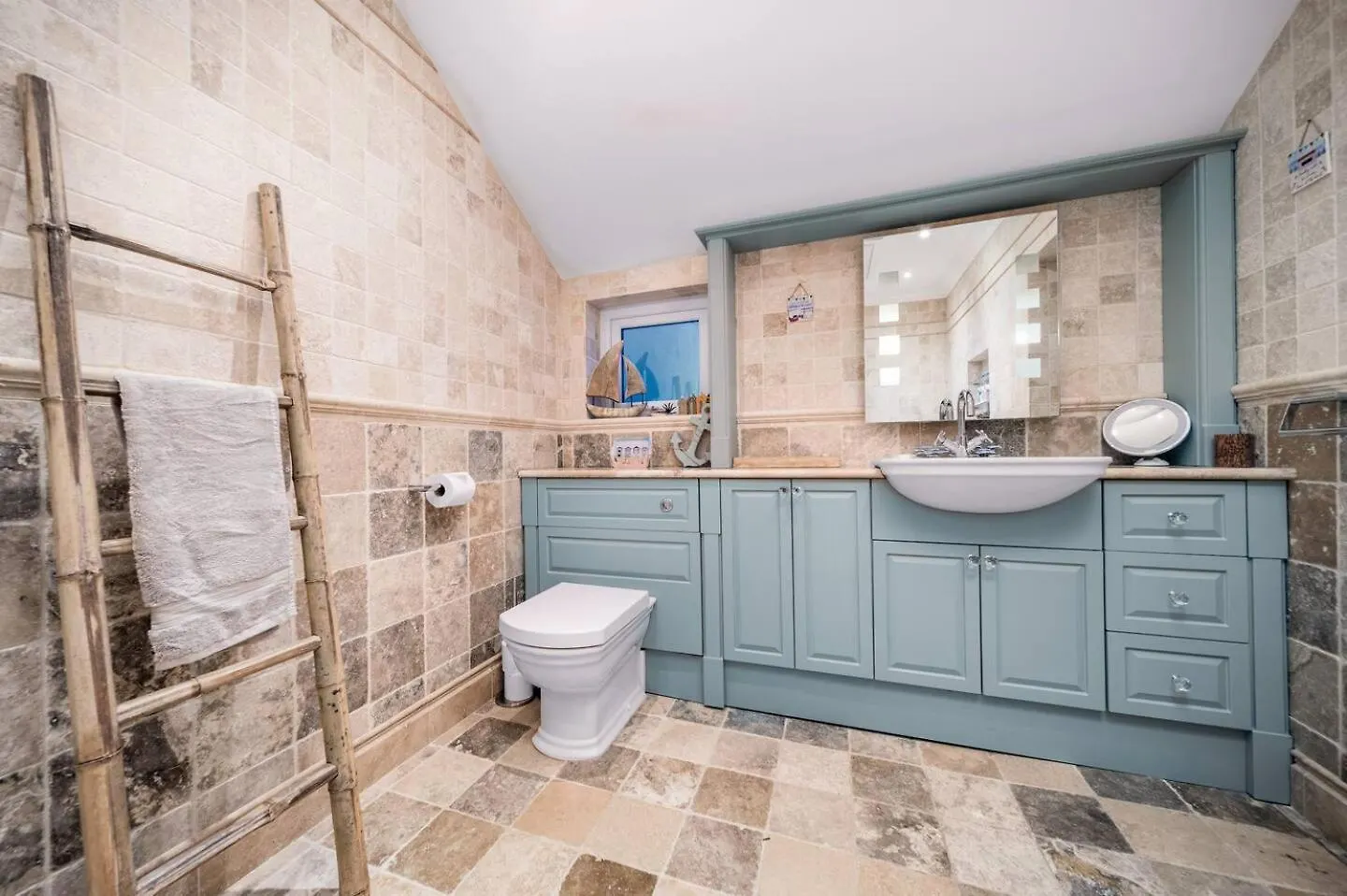 No 8 Metropole Towers, Stunning Sea Views! Apartment Whitby
