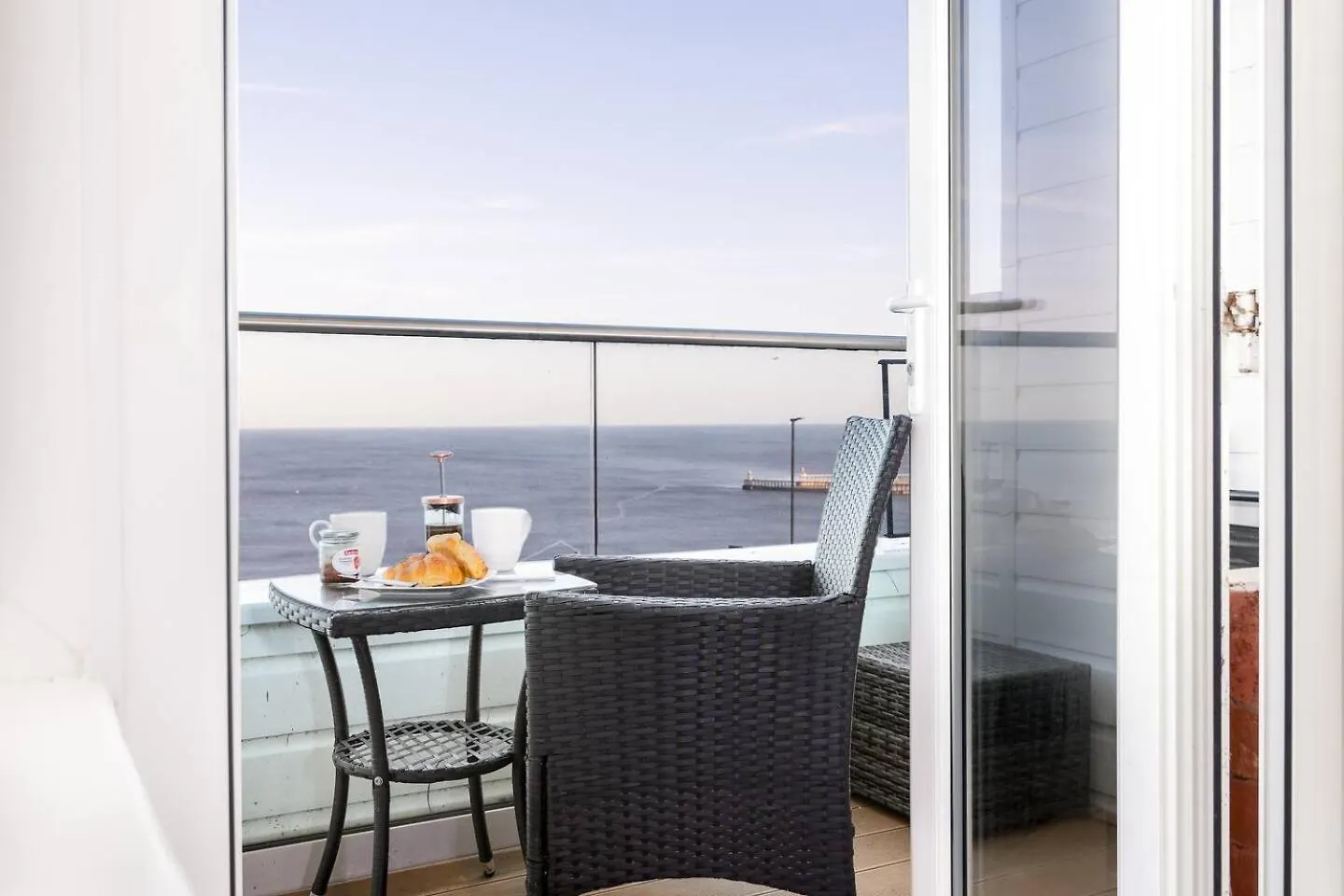 No 8 Metropole Towers, Stunning Sea Views! Apartment Whitby